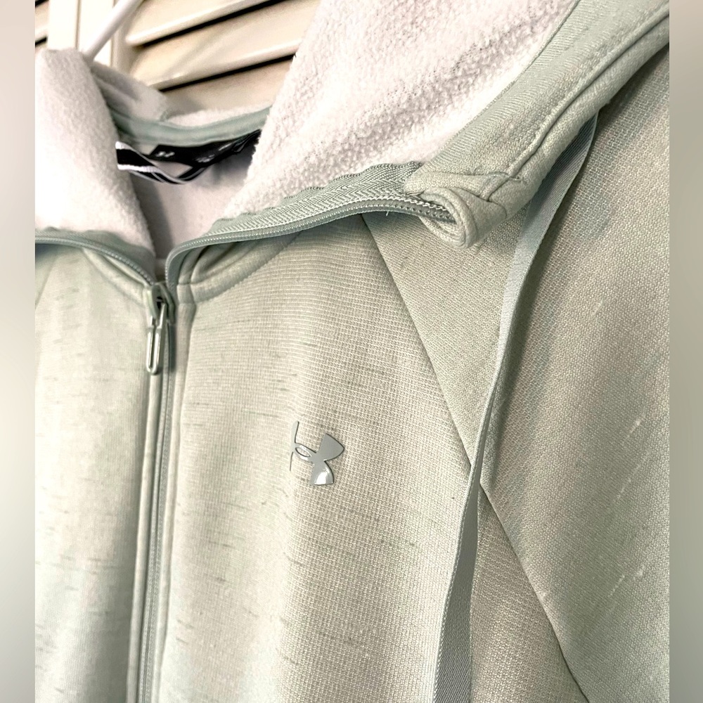 Under Armour-Like new zip up
